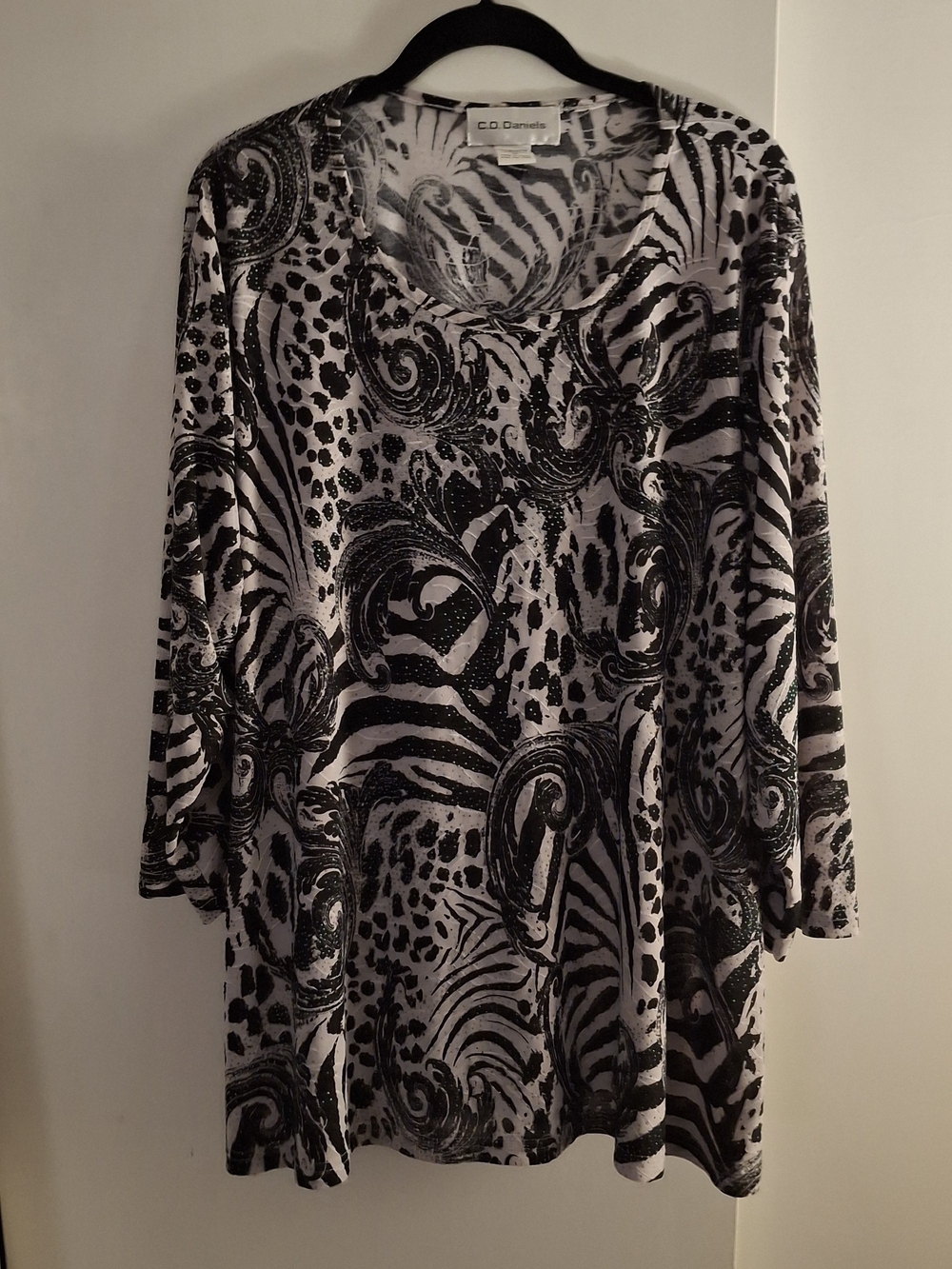 C. D. Daniels Women's Black & White Animal Print 3/4 Sleeve Top